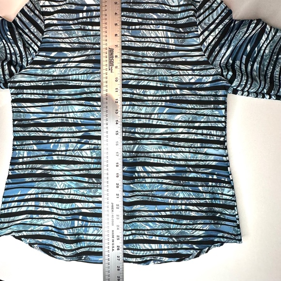 SNOSkins fitted 1/4 zip sweatshirt. Black/teal/white stripes. SZ XL. Like new! - Picture 5 of 9